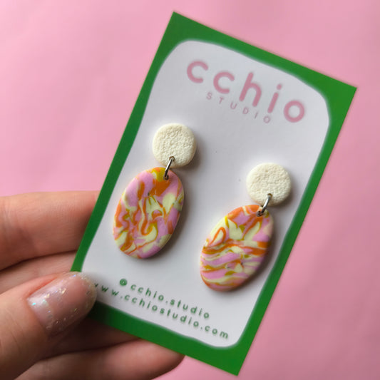 Pendiente artesanal en arcilla polimérica. Hipoalergenicos, livianos. Hechos en España. Stock limitado. Acero inoxidable. 