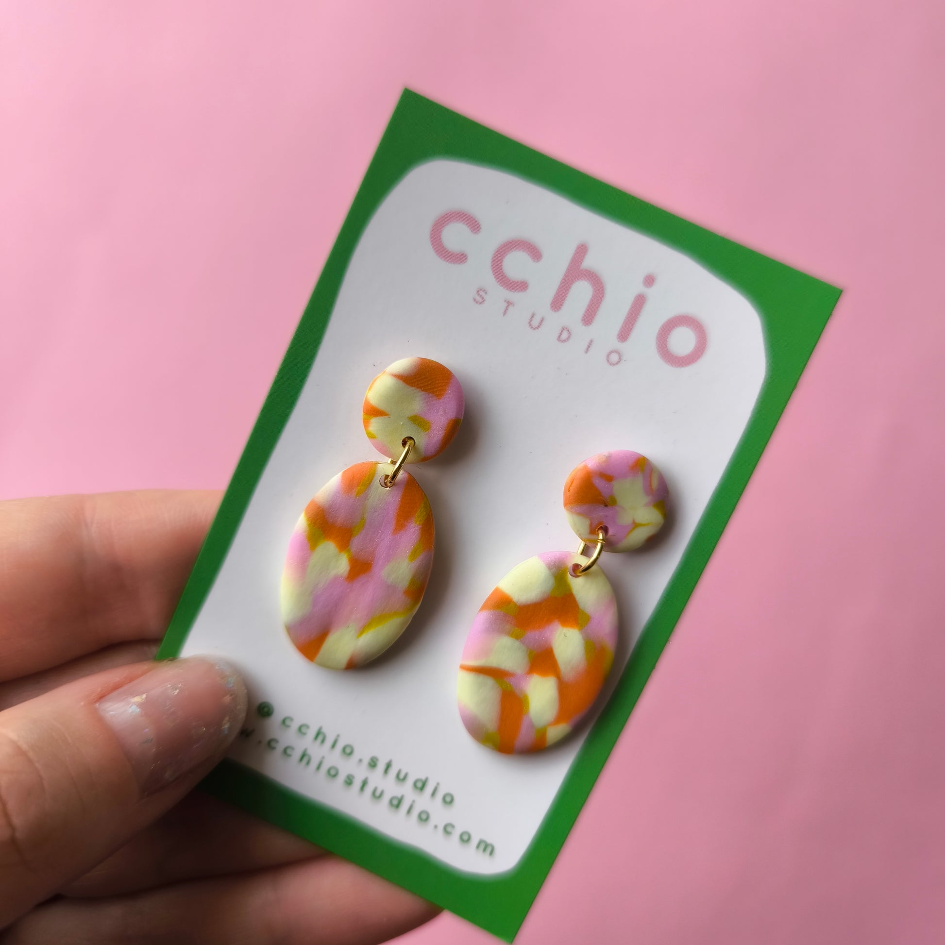 Pendiente artesanal en arcilla polimérica. Hipoalergenicos, livianos. Hechos en España. Stock limitado. Acero inoxidable. 