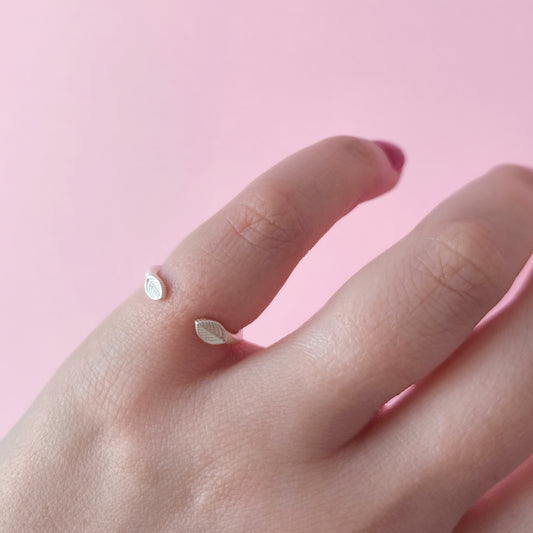 Anillo artesanal Hojas en plata