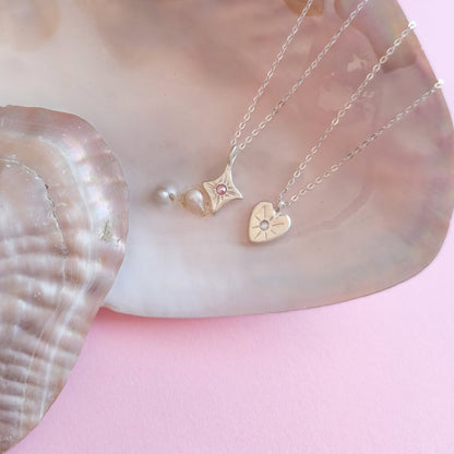 Colgante artesanal corazón cristal Swarovski opalina en plata