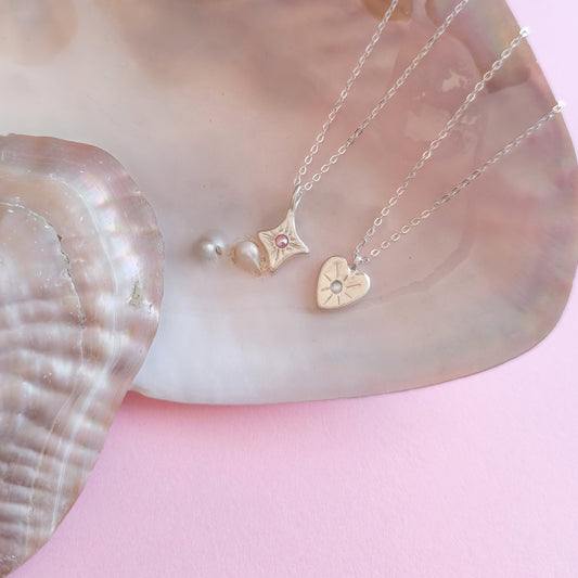 Colgante artesanal corazón cristal Swarovski opalina en plata