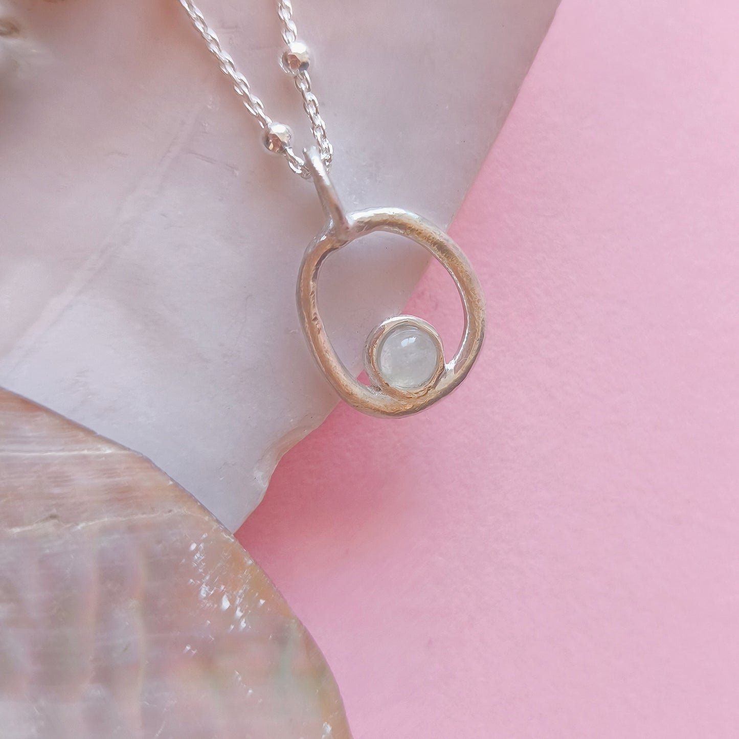 Colgante artesanal Lina en plata combinado piedra de luna