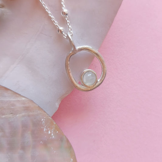 Colgante artesanal Lina en plata combinado piedra de luna