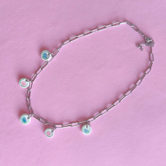 Collar 5 mini dijes pintados a mano con flor tulipán celeste y rosa